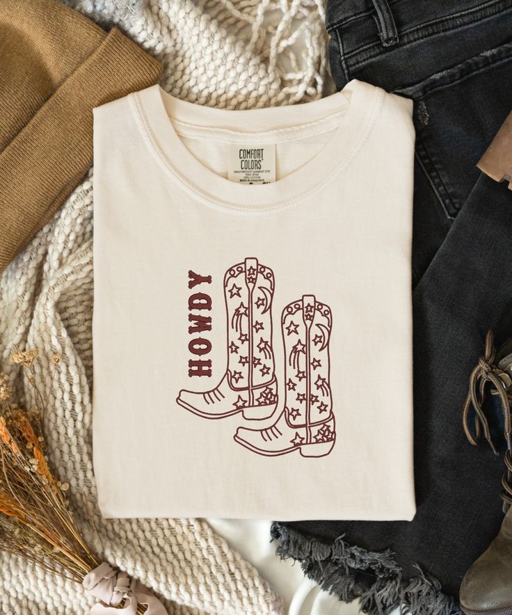 "This Cowboy boots outline tshirt is great for barbeques, concerts and all the fun summer things!  Design is 7\" tall and 5 1/2' wide.  Choose your shirt color and size. In the personalization box, you can choose your thread color of dark brown or ivory.  This is a premium tee from Comfort Colors. Photo shows the shirt color in Khaki, Yam and crimson. See colors and size chart.   - Comfort Colors Unisex sizing - Embroidered design Please message me with any questions! cancellations will not be refunded if your shirt has been ordered. I do not keep stock on hand." Fun Summer Things, Svg Shirt Ideas, Ed Sheeran Vinyl, Cricut Shirts, Summer Things, Country Concert, Vinyl Shirts, Embroidery Ideas, Fun Summer