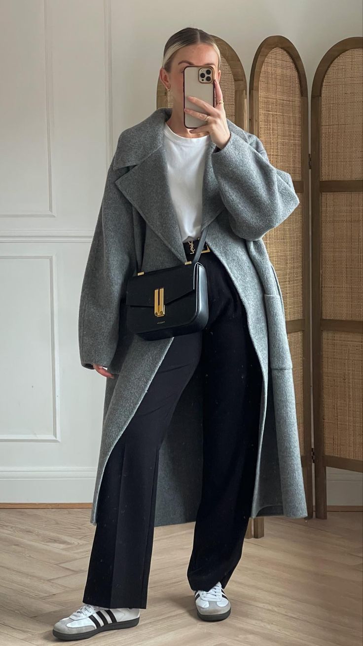 Grey Coat Outfit Winter, Grey Coat Outfit, Eurotrip Outfits, Outfits Timeless, Winter Outfits 2024, Old Money Winter, Mantel Outfit, Cold Weather Outfits Winter, Winter Coat Outfits