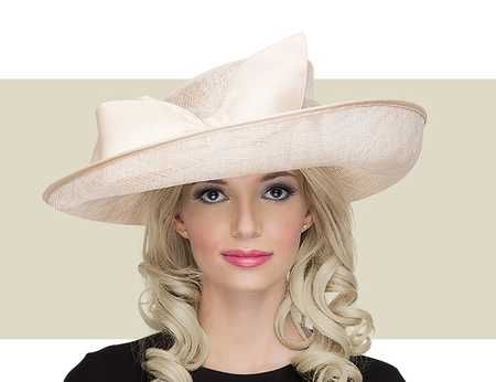 This soft gold Arbor hat is a modern take on the classic ladies hat. Get it here today along with many other elegant hats from Gold Coast Couture. Chic Hat With Structured Crown, Chic Fitted Hat With Structured Crown, Luxury Gold Wide Brim Hat, Luxury Boater Hat With Flat Brim, Luxury Formal Hats With Structured Crown, Luxury Formal Hat With Structured Crown, Feminine Fitted Hat With Curved Brim, Classic Evening Hat With Structured Crown, Elegant Formal Hat With Structured Crown