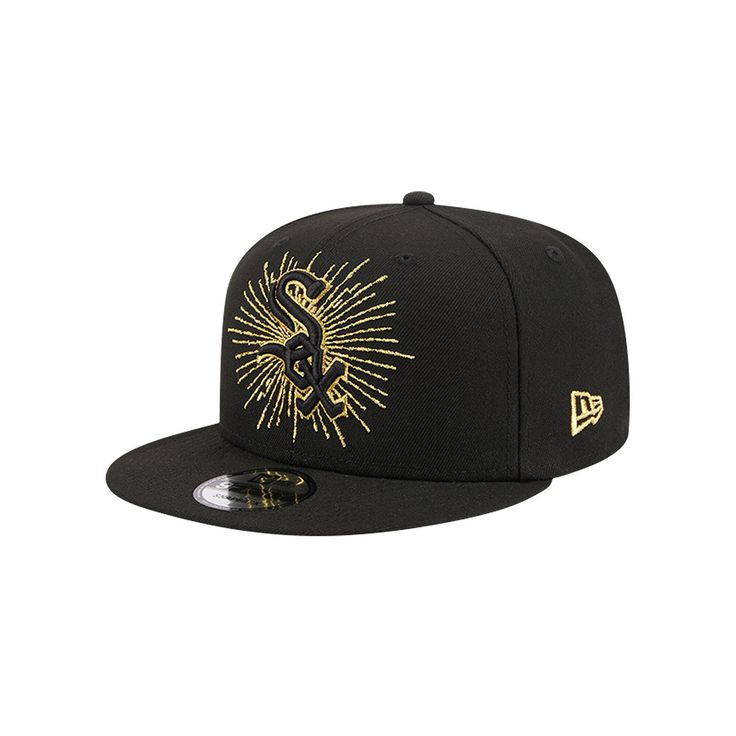 Put a twist on your typical Chicago White Sox-inspired look with this Metallic Logo 9FIFTY snapback hat from New Era. The bold design includes a stunning Chicago White Sox logo embroidered in raised gold detail on the front crown. Plus, the adjustable snap closure at the back ensures you can easily obtain your desired fit while watching the team you love dominate on the field.Put a twist on your typical Chicago White Sox-inspired look with this Metallic Logo 9FIFTY snapback hat from New Era. The Hip Hop Adjustable Fitted Hat For Baseball Season, Trendy Sports Snapback Hat With Flat Brim, Trendy Snapback Hat With Flat Bill For Sports, Adjustable Hip Hop Fitted Hat For Baseball Season, Trendy Flat Brim Snapback Hat For Baseball Season, Trendy Flat Brim Snapback Hat For Sports, Adjustable Flat Brim Baseball Cap For Skateboarding, Short Brim Snapback Hat For Baseball Season, Urban Adjustable Snapback Hat For Baseball Season