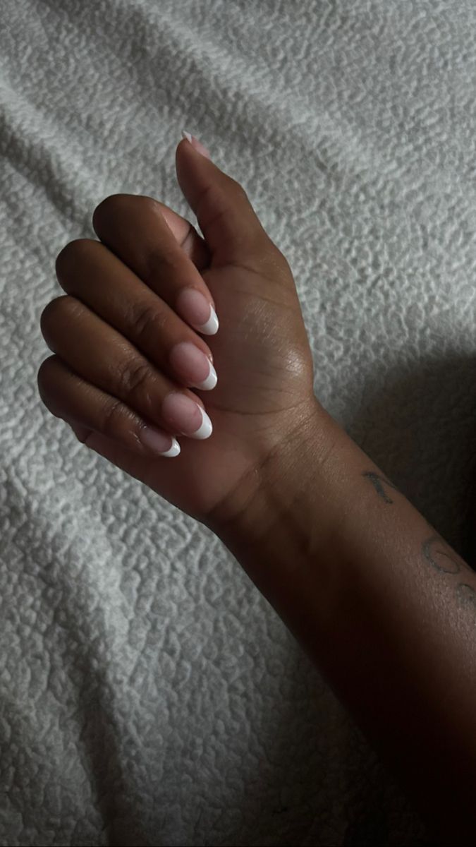 French Wedding Nails, White Tip Acrylic Nails, Press On Nails Square, Short French Nails, Classy Almond Nails, French Tip Gel Nails, Short Oval Nails, Short French Tip Nails, Oval Nails Designs