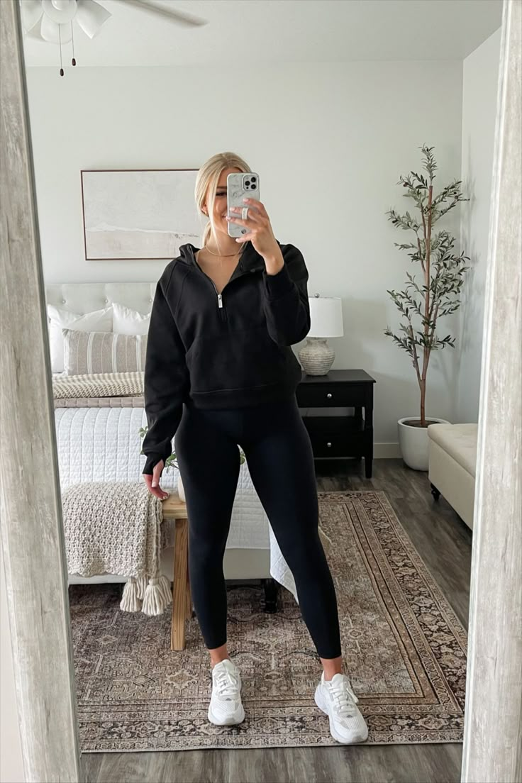 Fitness Mom Aesthetic, Winter Fitness Aesthetic, Going For A Walk Outfit, Sport Winter Outfit, Simple Casual Outfits Comfy Style, Athletic Fall Outfits, Outfit Ideas Sport, Gym Teacher Outfits, Winter Workout Outfits For Women