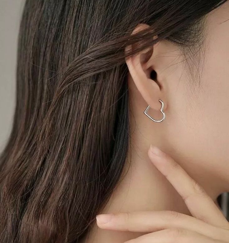 Cuff Piercing, Ear Cuff Piercing, Small Silver Hoop Earrings, Earrings Model, Vintage Earring, Silver Heart Earrings, Hoop Earrings Style, Heart Hoop Earrings, Hollow Heart