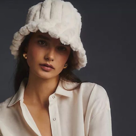 So Pretty ! Chic Cloche Hat With Short Brim, Chic Spring Cloche Hat, Chic Fedora Bucket Hat For Day Out, Chic Wide Brim Bucket Hat, Chic Brimmed Winter Hats, Chic Brimmed Hats For Winter, Trendy Winter Cloche Hat With Flat Brim, Chic Spring Bucket Hat, Chic Cream Bucket Hat With Short Brim