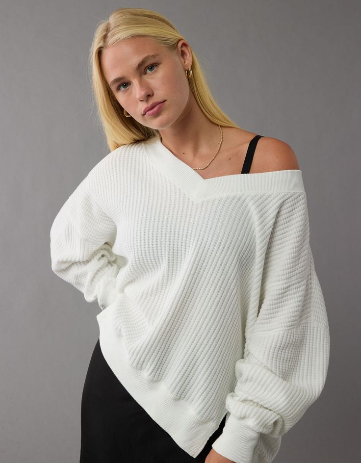 AE Big Hug V-Neck Waffle Sweatshirt Aerie Clothing, 2024 List, Basic Clothing, White Jeans Men, Wishlist 2024, Athletic Fit Jeans, Waffle Fabric, Big Hug, Casual Preppy Outfits