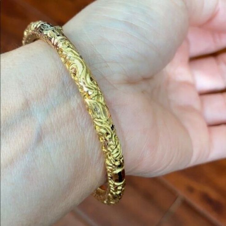 Description: 18k Yellow Gold Engraved Dragon & Phoenix Bangle Item No.: B00004,-B00007 Metal Type: 18k Real Gold, Not Filled Or Plated Metal Color: Yellow Gold Type Of Stone: No Stone Measurement: 56, Or 58 Mm (Inside Diameter). Width: 5.5 Mm Approximate Weight: 12.01-12.59g. Hollow Bangle In Solid 18k Gold. Brand New Yellow Gold Bangle Bracelet With Gold Clasp, Luxury Gold-tone Bangle Bracelet, Yellow Gold Bangle With Gold Clasp, Luxury Gold Bangle Jewelry, Ceremonial Gold Bracelets With Polished Finish, Formal Yellow Gold Bangle With Gold Clasp, Exquisite Gold Bangle For Formal Occasions, Luxury Yellow Bracelet Jewelry, Exquisite Formal Gold Bangle