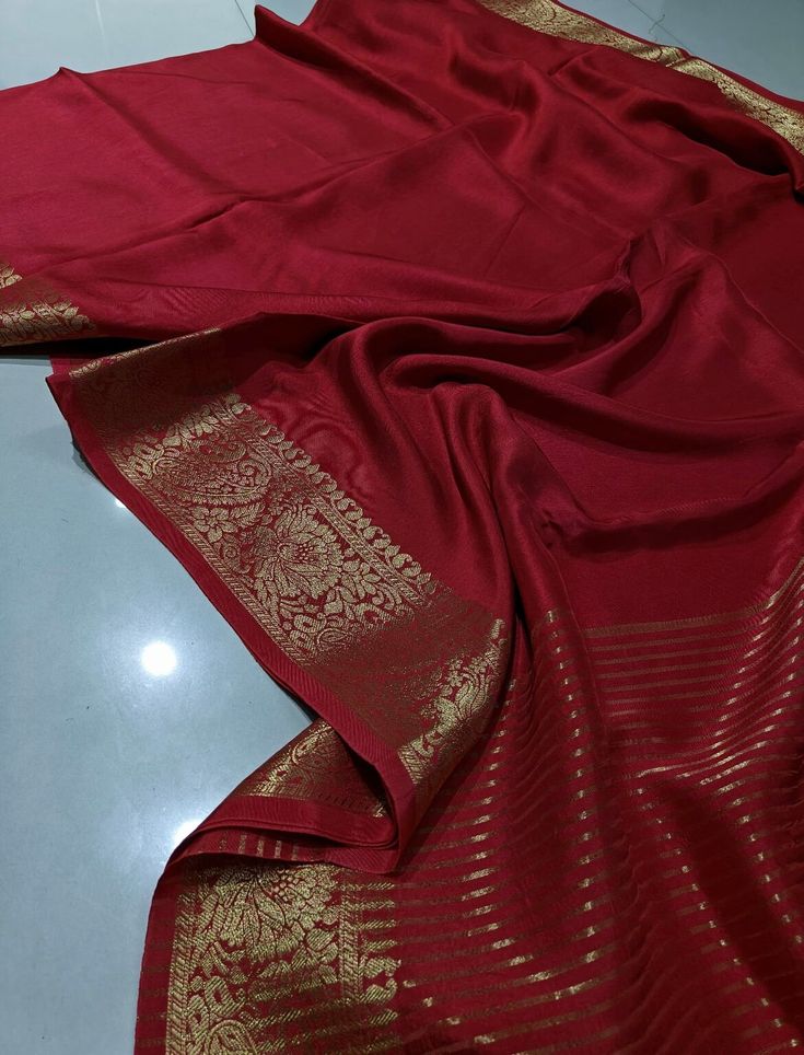 1.this is beautiful foat mungawith matt gold banarasi weaving border abd pallu without blouse piece .extra blouse will be separately chargable . 2.this sari is 5.5 z mt length  3.this is a very elegant looking sari for all occasions like weddings and other formal events  4.fall n pico is complimentary  5.blouse can be made as per the requirements of the clients with proper measurements.stiching charges will be extra  6.plz check the availability of the sari before placing the order Banarasi Silk Dupatta With Zari Work For Rituals, Semi-stitched Saree With Unstitched Blouse For Rituals, Tussar Silk Traditional Wear With Dupatta For Rituals, Katan Silk Dupatta With Zari Work For Rituals, Traditional Draped Katan Silk Pashmina Shawl With Dupatta, Art Silk Dupatta With Zari Work For Rituals, Unstitched Blouse Piece For Festivals, Banarasi Silk Saree For Navratri Rituals, Semi-stitched Saree With Self Design For Rituals