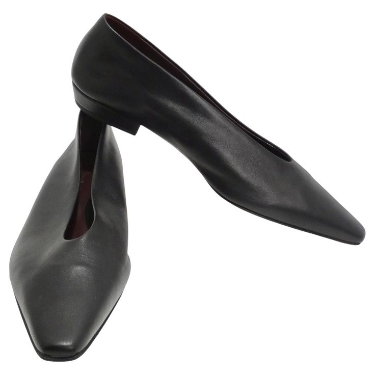 Elevate your footwear collection with timeless elegance and a touch of modern flair – introducing the Bottega Veneta Almond Black Leather Flats. These classic pointed toe ballet flats are the epitome of chic simplicity. Crafted in beautiful black leather, they effortlessly merge versatility and style. Whether you're dressing up for a special occasion or adding a touch of sophistication to your everyday look, these flats are your perfect companion. What sets them apart is the modern twist in the shape of the toe, adding a contemporary edge to this timeless silhouette. It's a subtle detail that makes a big impact. Indulge in comfort without sacrificing style. These Bottega Veneta flats are a statement of refined taste and a must-have addition to your wardrobe. Don't miss the chance to own th Christian Dior Sunglasses, Fendi Handbag, Chanel Dress, Black Leather Flats, Dior Sunglasses, Leather Flat Shoes, Footwear Collection, Flats Shoes, Leather Flats