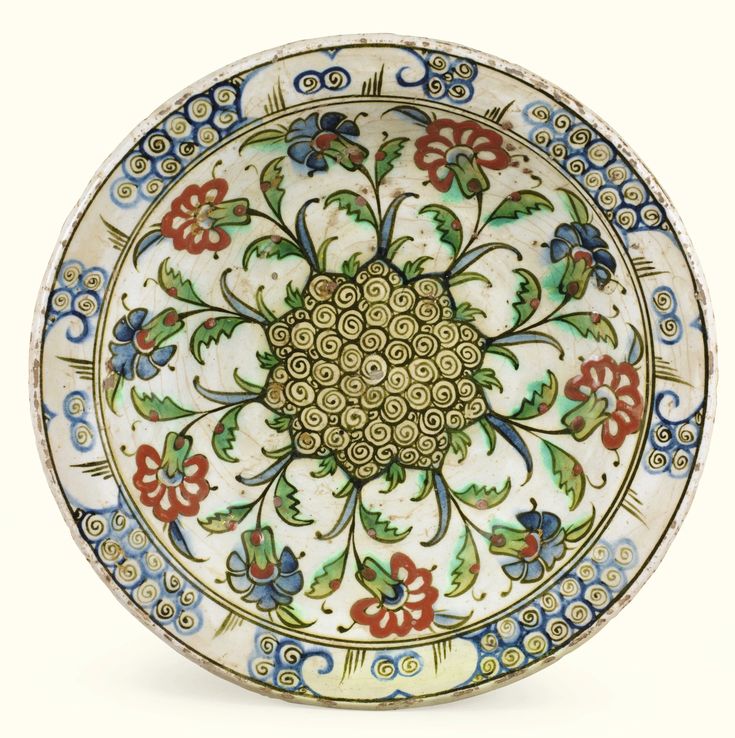 (#268) A LARGE IZNIK POLYCHROME POTTERY DISH, OTTOMAN TURKEY, CIRCA 1580-90 | Iznik Pottery, Viridian Green, Iznik Tile, Turkish Tile, European Sculpture, Turkish Tiles, 19th Century Paintings, Turkish Ceramics, Pottery Dishes