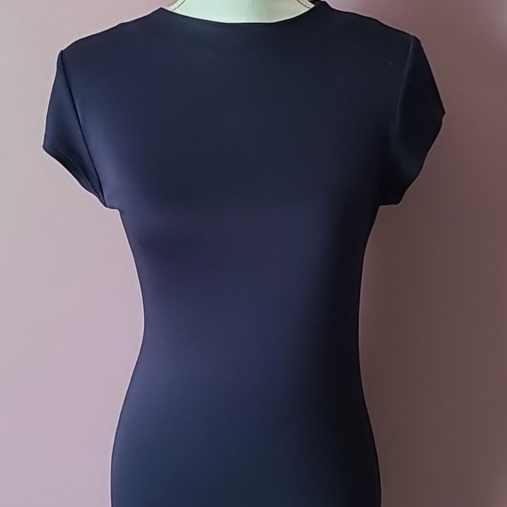 Joe & Elle Bodycon Navy Tee Midi Dress In Size Medium. Bodycon With Liner. New With Tags. Bodycon Short Sleeve Mini Dress, Elegant Bodycon Top With Short Sleeves, Elegant Bodycon Short Sleeve Tops, Blue Short Sleeve Stretch Bodycon Dress, Fitted Crew Neck Mini Dress For Work, Bodycon Short Sleeve Elastane Top, Blue Fitted Dress With Cap Sleeves, Fitted Blue Mini Dress With Crew Neck, Blue Short Sleeve Stretch Dress