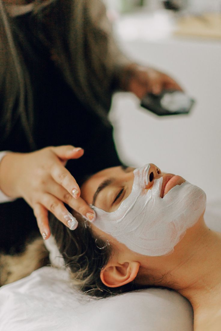 Esthetician Inspiration, Spa Marketing, Esthetician Marketing, Skin Therapist, Spa Branding, Brand Photography Inspiration, Business Photoshoot, Branding Photoshoot Inspiration, Marketing Photos