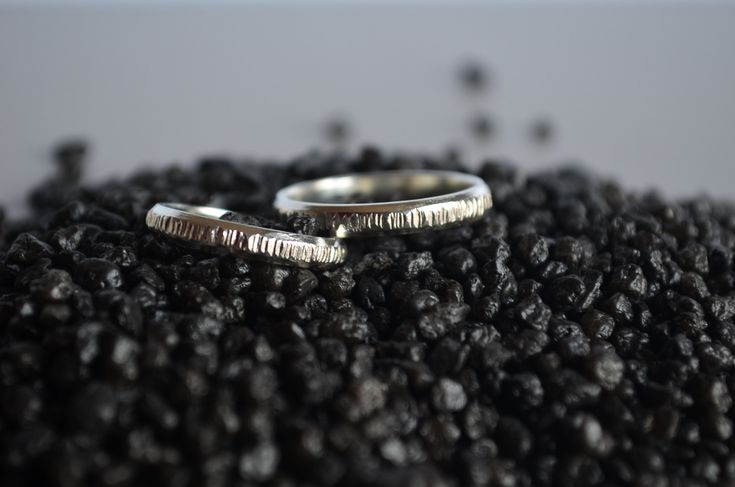 "Unisex band ring made directly from 925 silver wire The central part has been beaten, while the smooth / shiny side. It is possible to engrave the inside of the ring; the engraving has an additional cost that you can buy here ---> https://www.etsy.com/it/listing/733537126/incisione-interna-per-anelli-incisione?ref=shop_home_active_1&frs=1 Perfect as a marriage / engagement faith for men and women, or simply as a ring to wear every day. Ideal for yourself or as a gift for a loved one. --- Engagement Rings Handmade, Band Wedding Ring, Rings Handmade, 2 Rings, Men's Wedding Ring, Italian Jewelry, Rings Engagement, Unisex Ring, Silver Man