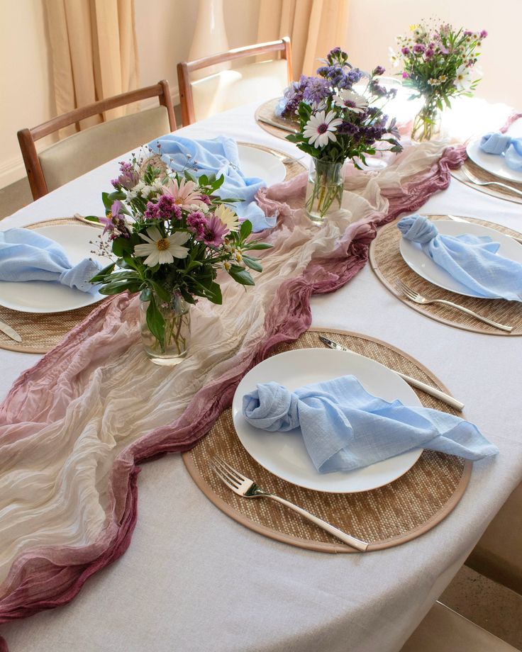 Make your next event stand out with this gorgeous ombré table runner. Crafted from irresistibly soft cheesecloth gauze fabric, this table runner is 3 metres (10 feet) long, the perfect length for elegantly draping over your dining table. While its total width is 80cm (32in), because of its scrunched/pleated design, it looks best styled at 30cm - 70cm widths.  The ombre tones go from a warm dusty pink, to a cream beige, to an earthy claret pink. This stunning palette can dress up a plain white ta Gauze Table Runner, Home Decor Table, Fabric Table Runner, Ombre Pink, Dinner Table Decor, Event Stand, Table Styling, White Table Cloth, Better Style