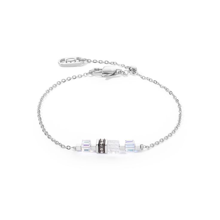 Enjoy the simple elegance of our Mini Cubes & Chain bracelet in silver and white - a sophisticated piece of jewellery that enchants with its delicate design and the unique charm of the materials. This piece of jewellery combines the timeless beauty of real stone cubes such as rock crystal with the dazzling brilliance of Swarovski crystals. The innovative sliding clasp ensures a customised fit and allows you to adjust the length of the bracelet to your liking, ensuring optimum wearing comfort. Lion Bracelet, White Rock, Silver Chain Bracelet, Crystal Stones, Delicate Chain, Jewelry Cleaner, Matching Bracelets, Matching Necklaces, Rock Crystal