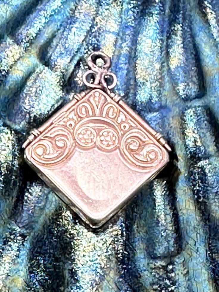 A lovely square locket dating to the Edwardian / Victorian era, crafted in 14K gold. Engraved with floral patterns in the front and back. Measurement: 3/4 in  by 3/4 inch Gold Purity: 14K Gold . Good vintage condition. Antique Engraved Square Pendant Jewelry, Rectangular Vintage Charm Jewelry For Formal Occasions, Antique Square Locket Pendant Jewelry, Antique Square Pendant Locket Jewelry, Elegant Compact Locket Jewelry, Victorian Rectangular Locket Jewelry, Vintage Square Pendant Jewelry Engraved, Victorian Style Rectangular Locket Jewelry, Vintage Engraved Square Pendant Jewelry