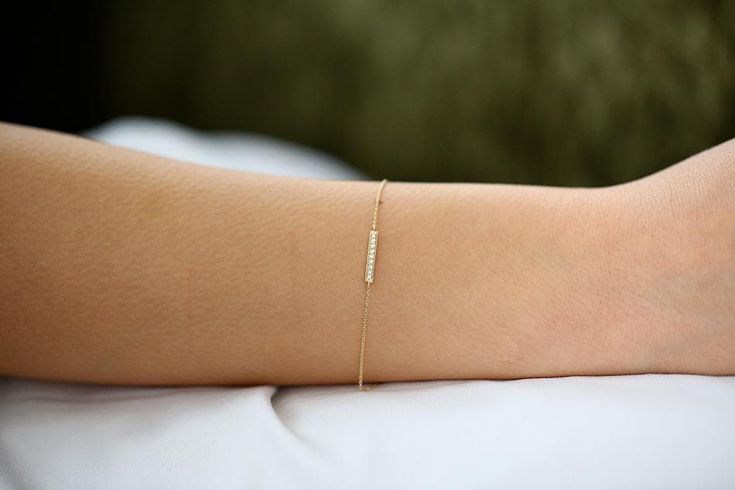 𝐃𝐞𝐬𝐜𝐫𝐢𝐩𝐭𝐢𝐨𝐧 : *Single Row Bracelet, 0.15CT Round Cut Moissanite Diamond Bracelet, Horizontal Bar Bracelet, 14K Gold Delicate Chain Bracelet, Birthday Gift. ❖ 𝐃𝐢𝐚𝐦𝐨𝐧𝐝 𝐃𝐞𝐭𝐚𝐢𝐥𝐬 *Color : White *Clarity : VVS *Cut : Excellent *Shape : Round *Stone Size : 1.20 MM *Total Carat Weight : 0.15 CT (Approx) *Type : Cubic Zirconia (CZ) & Moissanite (As Per Order) *Certificate : AGL ASIA (ONLINE) ❖ 𝐁𝐫𝐚𝐜𝐞𝐥𝐞𝐭 𝐃𝐞𝐭𝐚𝐢𝐥𝐬 *Length : 7.00 INCH *Metal Purity : Solid Gold (10K, 14 Bar Bracelet, Dream Gift, Wedding Jewelry Bracelets, Bracelet Online, Delicate Chain, Bar Bracelets, 925 Silver Jewelry, Wedding Bracelet, Moissanite Diamonds