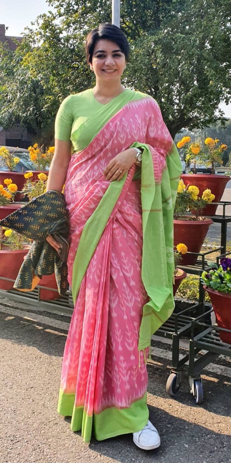 Draping Styles, Cotton Saree Blouse Designs, Simple Saree Designs, Cotton Saree Blouse, Saree Draping Styles, Bungalow Exterior, Saree Draping, Cotton Saree Designs, Simple Sarees