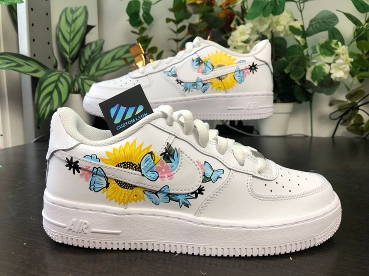 Custom nike airforce one sneaker personalized colorful flowers. - Shoes are included in the displayed price - New, authentic Nike Airforce 1 sneakers sent in their original box - 100% handmade work - Quality paint, resistant customs, waterproof and washable for everyday wear - Shipments as quickly as possible - A modification? Note it when validating your order. For more information, questions, requests; Do not hesitate to contact me. Email: customlyon@gmail.com Instagram: @customlyon More model Custom White Sneakers For Spring, Παπούτσια Nike Free, Sunflower Butterfly, Sneaker Nike, Shoe Stretcher, Nike Airforce 1, Air Force 1 Custom, Custom Air Force 1, Baskets Nike