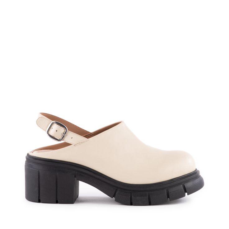 These platform clogs feature a '90s-inspired, super-chunky lug sole elevated by an adjustable sli... Platform Clogs, Shoes Soft, Muslimah Fashion Outfits, Swag Shoes, Heels & Wedges, Muslimah Fashion, Soft Grunge, Flat Boots, Seychelles