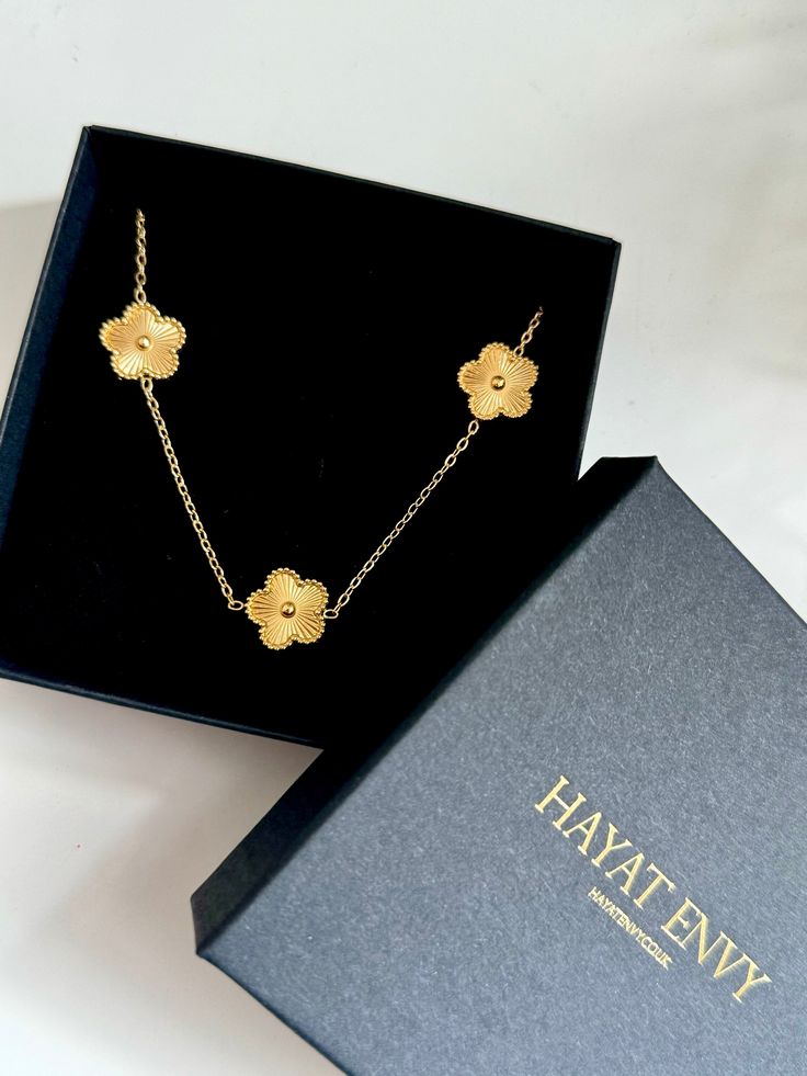 Clover flower charm necklace 18k gold plated Stainless steel Chain necklace Flower Charm Pendant Jewelry For Party, Flower Pendant Jewelry With Flower Charm For Party, Flower Shaped Jewelry For Mother's Day Party, Flower-shaped Jewelry For Mother's Day Party, Flower Pendant Necklace With Clavicle Chain For Party, Party Flower Pendant Necklace With Clavicle Chain, Flower Shaped Party Jewelry With Flower Charm, Elegant Gold Plated Chain Necklace For Her, Flower Pendant Necklace With Charm For Parties