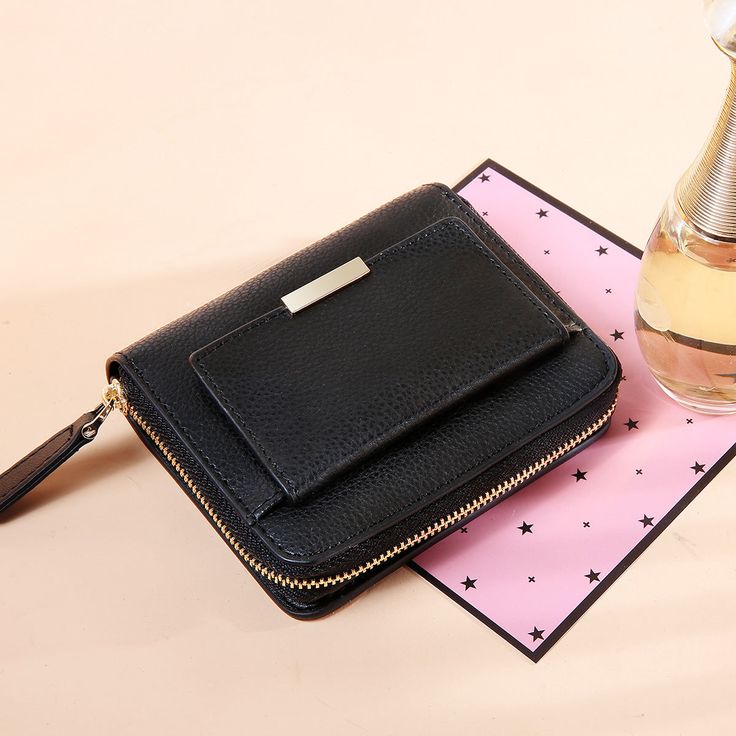 Sku:1116Product Type:Leather WalletMaterial:Genuine LeatherOccasion: Dating,Working Place,Shopping,TravelColor:Pink，Blue Wallets For Women Leather, Boho Style Dresses, Womens Bathing Suits, Style Minimalist, Kids Sweater, Cozy Fashion, Handmade Shoes, Simple Cards, Chain Bags