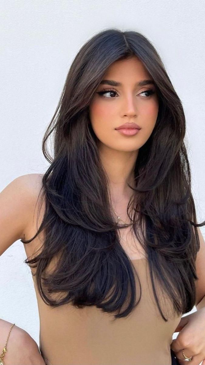 Haircuts For Long Hair With Layers, Kadeřnické Trendy, Hair Inspiration Long, Brown Hair Inspo, Fesyen Rambut, Vlasové Trendy, Hairstyles For Layered Hair, Long Layered Haircuts, Long Dark Hair