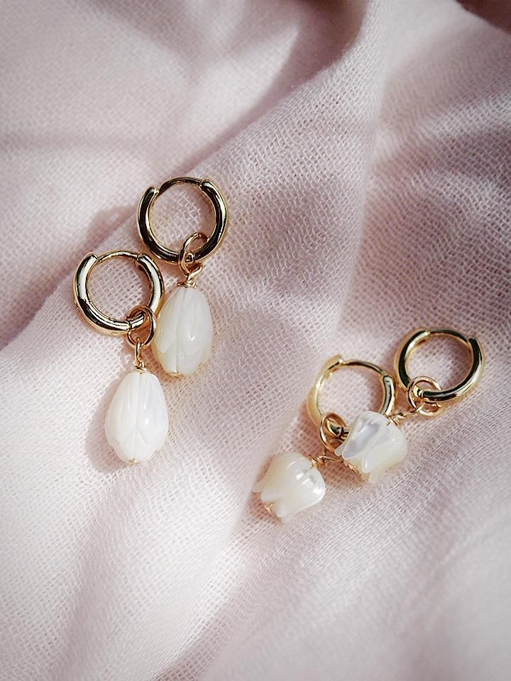 The Lei Hoops reflect Hawaii's natural abundance and beauty. These small gold mother of pearl and gold huggie hoop earrings feature darling carved seashell flower charms reminiscent of Hawai'i's flower leis. These pretty gold hoops are perfect solo or teamed with our some huggie hoops.Handmade on Maui, Hawaii. ✦ Choose from two flower styles: Tulip or Pikake ✦✦ DETAILS ✦✧ Name: Lei (LAEE) - garland.✧ 18kt Gold Vermeil.✧ 25mm & 29mm Drop Length✧ 12mm hoop outer diameter, 9mm inner diameter, & 2.5 Gold Plated Huggie Jewelry With Pearl Charm, Delicate Huggie Hoop Earrings With Pearl Charm, Gold Delicate Huggie Earrings With Pearl Charm, Delicate Gold Huggie Earrings With Pearl Charm, White 14k Gold Filled Hoop Earrings, Delicate Pearl Charm Huggie Jewelry, Delicate Huggie Jewelry With Pearl Charm, Gold Huggie Earrings With Pearl Charm For Gift, Gold Huggie Earrings With Pearl Charm As Gift