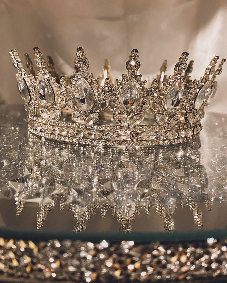 👸🏽DIVINITY LUXURY CROWN HEADPIECE 🐝 Every Queen Deserves A Crown 👑 Your crown is waiting for you 💫 plus a special gift 🎁 @queenbeecosmeticsllc.com #luxury #divinity #crown #headpiece Real Crowns Queens, Aesthetic Crown Queens, Crown Pfp Aesthetic, Pageant Crown Aesthetic, Couronne Aesthetic, The Queen Aesthetic, Fantasy Crown Aesthetic, Queen Vibes Aesthetic, Royal Crowns Queen