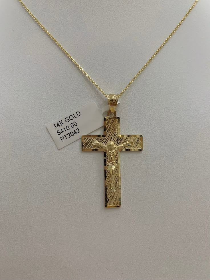 Cross pendant in real 14k solid gold, yellow gold, you can use it daily or on special occasions, perfect measurement, it can be for ladies and men, if you have another question send a message, item sold by piece, weight undetermined. 14k Yellow Gold Crucifix Jewelry, Xmas List, Chest Piece, Beaded Cross, Jewelry Fashion Trends, Pretty Jewelry, Jewelry Lookbook, Rich Life, Fit Ideas