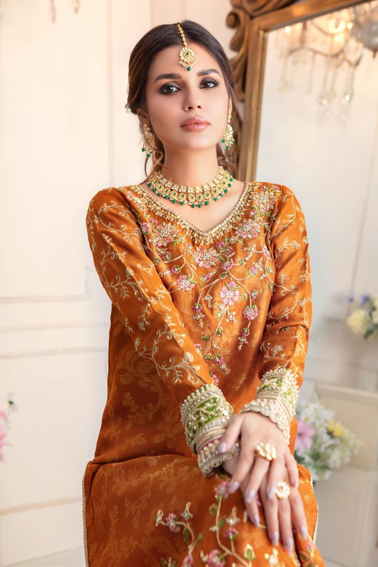 Bridal Makeup Images, Makeup Images, Designer Outfit, Boutique Suits, Embroidered Sleeves, Party Wear Indian Dresses, Pakistani Designers, Abstract Flower, Aari Work