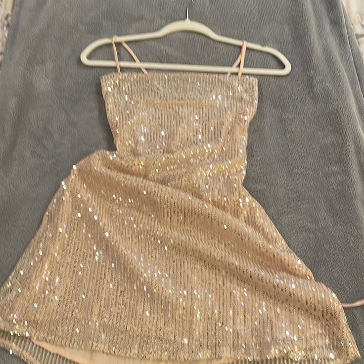 Hello Molly Shimmy Dance Dress Gold, Size 4. Nwt Great Homecoming, Party, Cocktail, New Years, Holiday Dress-Never Worn. Cotton Lining. Sequin Halter Dress, Chiffon Ruffle Dress, Dark Green Dress, Homecoming Party, Black Dress Formal, Hot Pink Dresses, Crochet Mini Dress, Free Dresses, Dress Gold