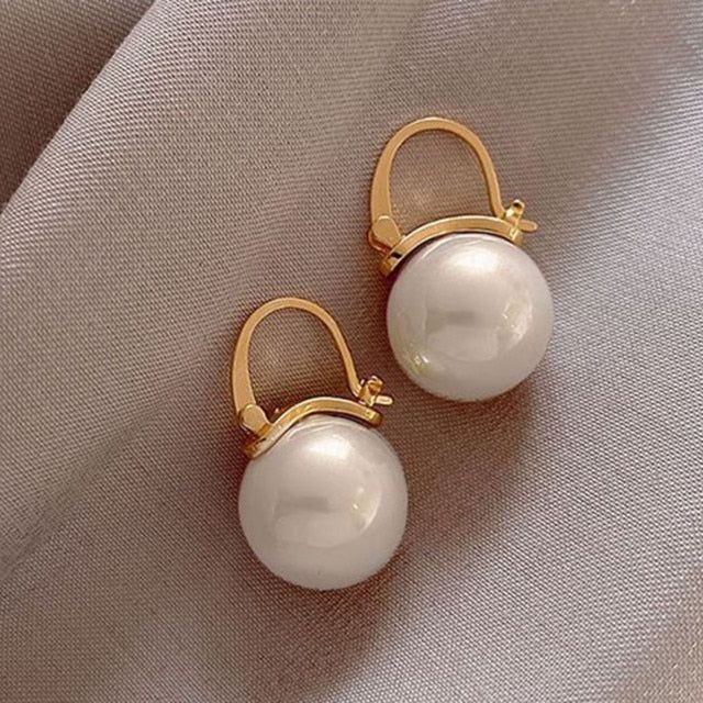 White Clip-on Pearl Earrings For Evening, Elegant White Clip-on Earrings With Pearl Charm, Elegant Pearl White Pearl Clip-on Earrings, White Pearl Clip-on Earrings With Pearl Charm, White Pearl Charm Earrings For Party, Classic White Pearl Earrings For Party, Elegant White Pearl Drop Clip-on Earrings, White Pearl Clip-on Earrings, Elegant Pearl White Clip-on Earrings With Pearl Drop