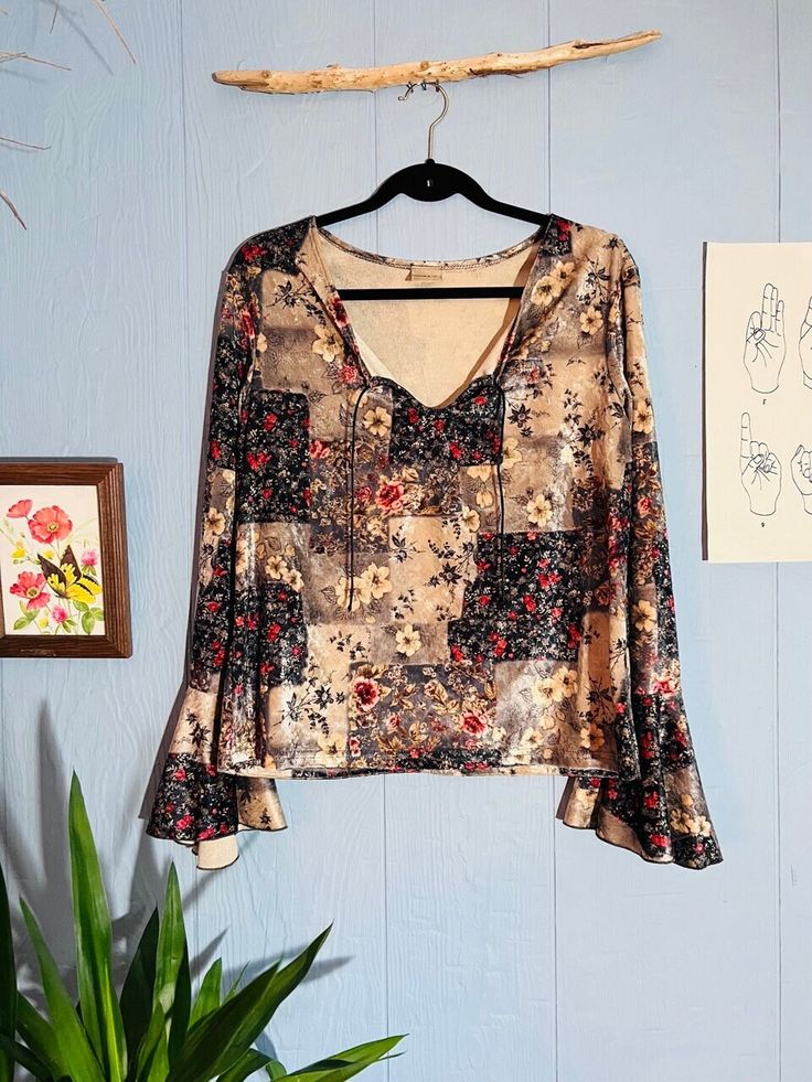 ♡ Vintage 90s/Y2K Massini Velour Floral Peasant Blouse ♡ ❤ Long sleeved floral peasant blouse with v-neck and ties. Velour fabric has a multi-colored flower pattern and has a soft, smooth texture. DETAILS ❥ Size: No tags; ~Small/Medium ❥ Length: 23 inches ❥ Width: 20 inches ❥ Velour/polyester ❣ No size tags (removed by previous owner) ❣ No real visible signs of wear -- though I might have missed one! ❣ Previously owned/vintage/worn Floral Peasant Blouse, Velour Fabric, Peasant Blouse, Vintage Wear, Long Blouse, Smooth Texture, Flower Pattern, Womens Clothing Tops, Flower Patterns