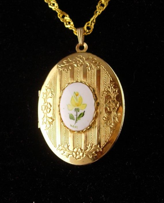 Vintage Sweetheart Locket / Yellow enamel flower / gold romantic gift / New mom gift / Valentines Da Keepsake Medallion Locket Necklace With Hallmark, Elegant Locket Necklace With Hallmark For Mother's Day, Gold Locket Necklace For Mother's Day, Gold Locket Necklace For Mother's Day With Hallmark, Gold Locket Necklace With Hallmark For Mother's Day, Vintage Gold Necklace For Mom, Elegant Locket Necklace For Anniversary With Hallmark, Vintage Locket Necklace For Mother's Day Anniversary Gift, Vintage Locket Necklace Keepsake With Hallmark