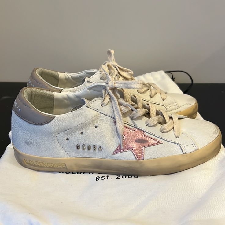 Golden Goose Super Star Sneakers Brand New Never Worn Box And Dust Bag Included Size 38 (Women’s 7/7.5) Pink Star Accent Golden Goose Pink Star, Pink Golden Goose, Golden Goose Outfit, Shoes Golden Goose, Skor Sneakers, Goose Sneakers, Goose Shoes, Golden Goose Sneakers, Pink Star