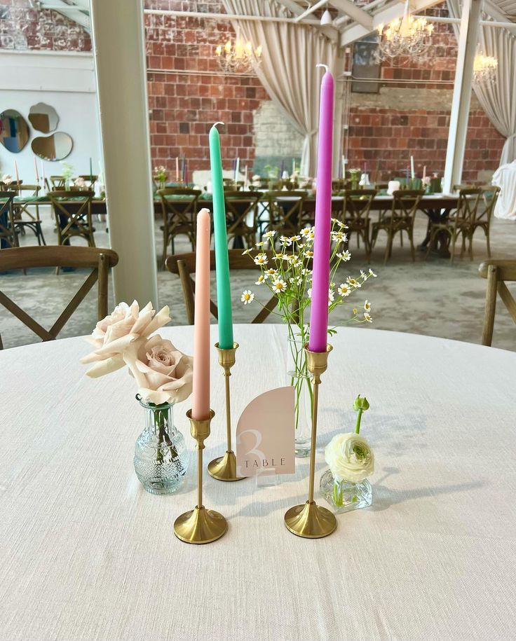 there are three candles that are on the table