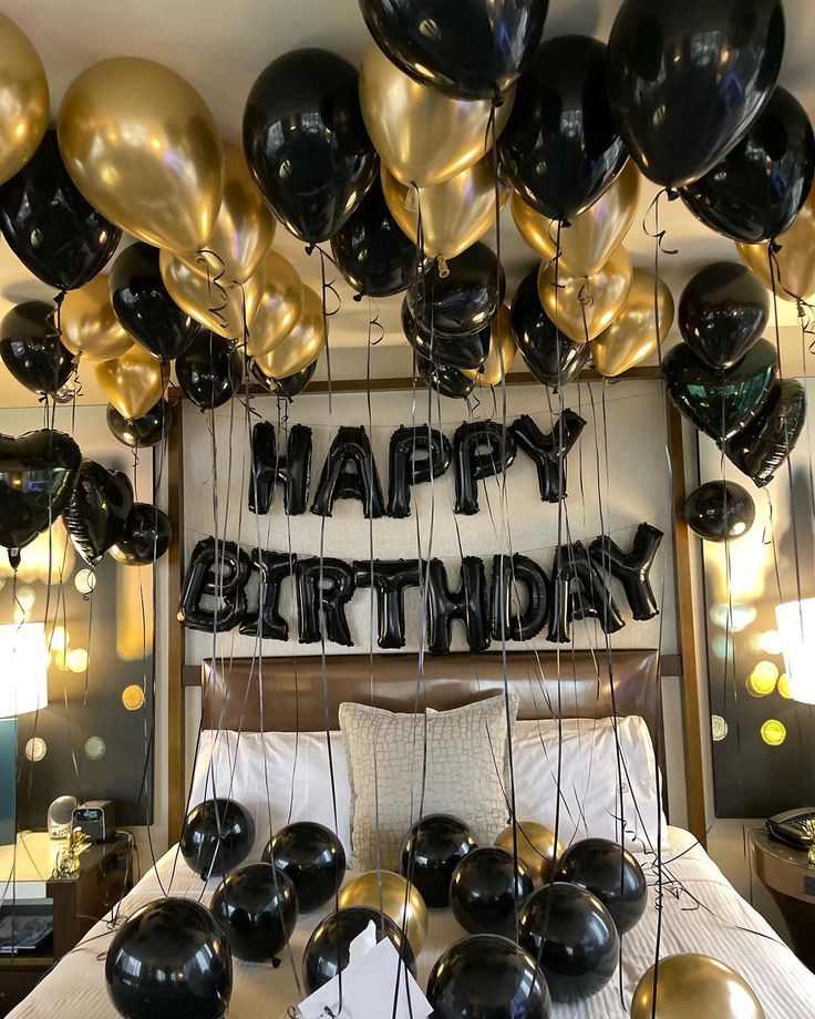 Black and gold balloons for hotel room Birthday Decor For Him, Birthday Room Surprise, Hotel Room Decoration, Hotel Birthday Parties, Boyfriends Birthday Ideas, 17. Geburtstag, Happy Birthday Hearts, Happy Birthday Letter, Surprise Birthday Decorations