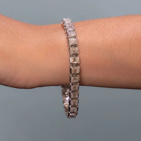 Beautiful Diamond Link Bracelet. A staple in your jewelry collection. Handmade in New York. This tennis Bracelet showcases a delicate box chain embellished with dozens of shimmering white diamonds. Quality to us is important and that is why we hand select our diamonds for premium quality. Total Diamond Weight: Depend o Halo Bracelet, 14k Rose Gold Bracelet, Baguette Diamonds, Halo Setting, White Gold Bracelet, Baguette Diamond, Box Chain, Tennis Bracelet, Jewelry Lover