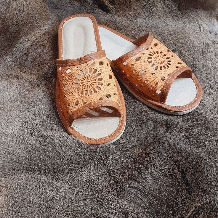 Women's Slippers Natural Leather Traditional Mountain Style - Etsy Brown Non-slip Slippers, Comfortable Non-slip Brown Slippers, Brown Non-slip Comfortable Slippers, Comfortable Open Toe Slippers With Rubber Sole, Slip-on Open Toe Slippers With Rubber Sole, Beige Open Toe Leather Slippers, Non-slip Leather Slippers For Spring, Beige Leather Open Toe Slippers, Beige Slippers With Leather Footbed And Round Toe