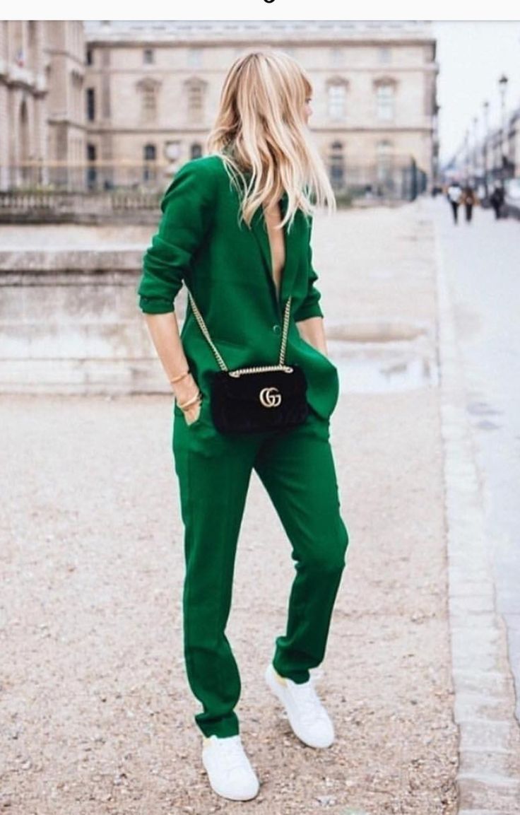 Suits For Women Professional, Moda Over 40, Professional Work Outfit, St Patrick's Day Outfit, 2020 Fashion Trends, Retro Mode, Green Outfit, Business Outfit, Green Pants