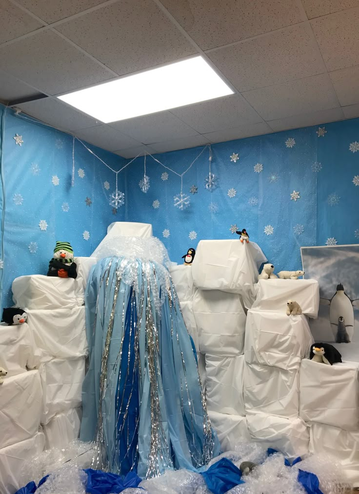 a room filled with lots of white presents