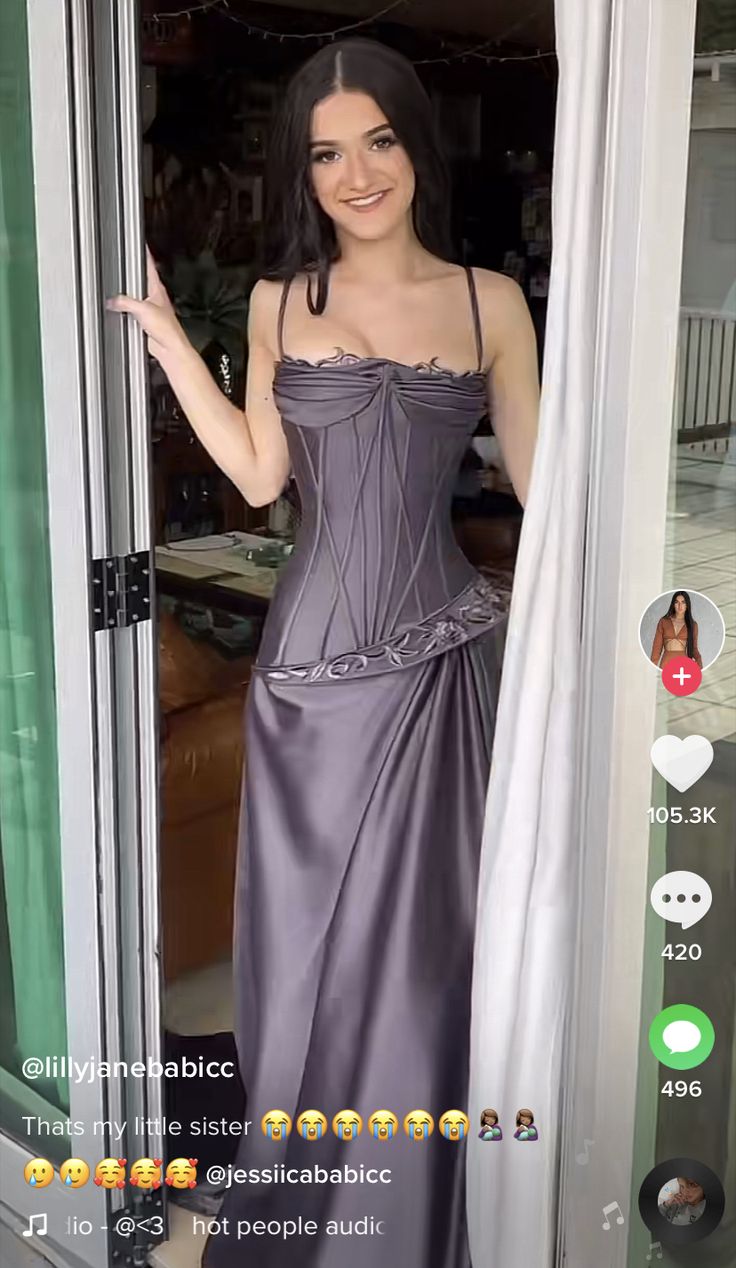 90s Prom Dress Grunge, Inexpensive Prom Dresses, Gorgeous Prom Dresses, Classy Prom Dresses, Wedding Dresses With Flowers, Wedding Flower Girl Dresses, Unique Prom Dresses, Iconic Dresses, Prom Dress Inspiration