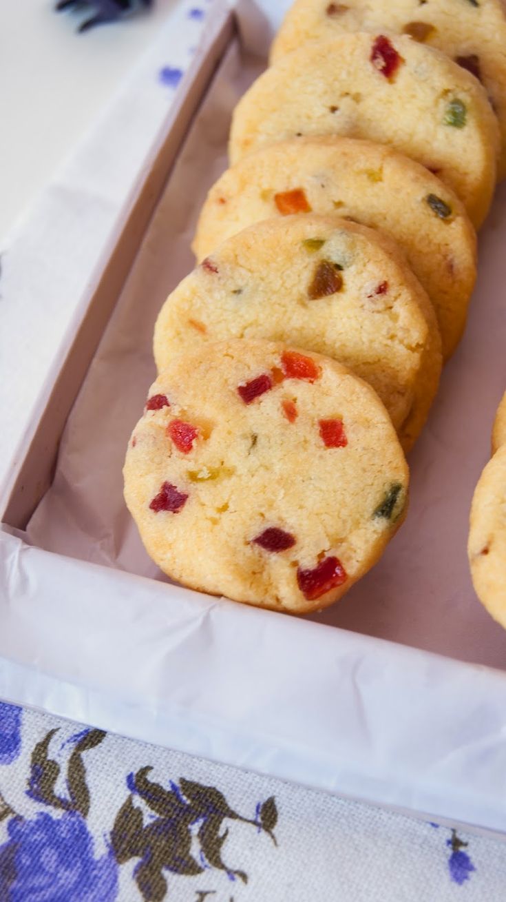 several cookies sitting in a box on a table