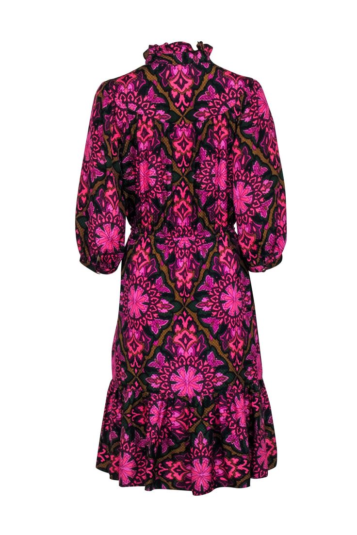 Get ready to make a bold statement with Milly's purple, pink, and green paisley print dress! Featuring a playful ruffle neckline and a style perfect for fall, this dress will have you turning heads. Pair it with some brown booties for a fun and trendy look. Size 6 Made in USA 100% Silk Unlined Button front neckline Ruffle neck trim Elastic stretch waist Bust 40" Waist (un-stretched) 28" Shoulder to hem 41" Sleeve length 18" Pink Ruffled Fall Dress, Fall Pink Printed Maxi Dress, Pink Ruffle Hem Dress For Fall, Fall Season Pink Printed Maxi Dress, Pink Printed Maxi Dress For Fall, Pink Printed Midi Dress For Fall, Pink Fitted Dress With Elastic Neckline, Fall Pink Dresses With Ruffle Hem, Fitted Pink Dress With Elastic Neckline