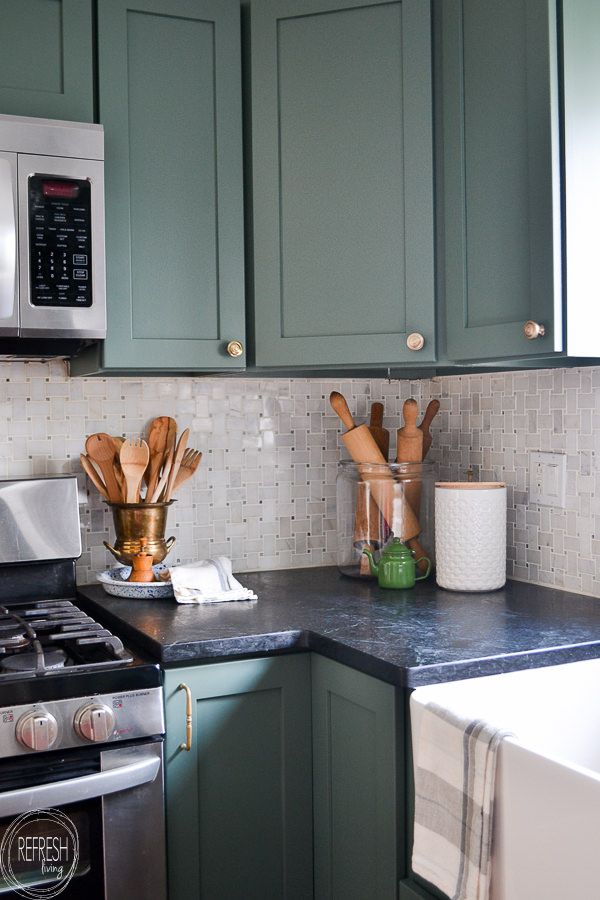 the kitchen counter is clean and ready for us to use