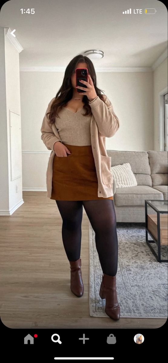 Fall skirt and boots Plus Size Winter Outfits, Plus Size Baddie Outfits, Plus Size Fall Fashion, Plus Size Fall Outfit, Looks Country, Look Plus Size, Look Older, Fashion Mistakes, Outfits For Women