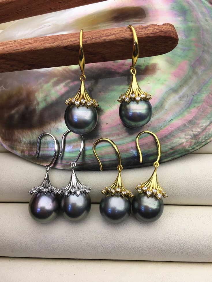 "pearl quantity: 1 pair pearl size: 11-12mm--width,it's big metal: sterling silver metal color: Gold or Silver  pearl luster: high luster pearl grade: AA+ pearl shape: drop pearl color: natural gray green ----------------American Wire Gauge to Diameter mm-------------- 28Gauge=0.32mm 27Gauge=0.361mm 26Gauge=0.404mm 25Gauge=0.455mm 24Gauge=0.511mm 23Gauge=0.574mm 22Gauge=0.643mm --select 0.7mm hole or big 21Gauge=0.724mm 20Gauge=0.813mm --select 0.9mm hole or big 19Gauge=0.912mm  18Gauge=1.024mm 17Gauge=1.151mm 16Gauge=1.29mm  --select 1.3mm hole or big 15Gauge=1.45mm  --select 1.5mm hole or big 14Gauge=1.628mm --select 1.8mm hole or big 13Gauge=1.829mm 12Gauge=2.052mm --select 2.2mm hole or big 11Gauge=2.304mm --select 2.5mm hole or big 10Gauge=2.588mm --select 2.8mm hole or big 9Gauge=2.9 Tahitian Pearl Wedding Jewelry, Silver Tahitian Pearl Drop Earrings, Silver Round Tahitian Pearl Earrings, Silver Tahitian Pearl Round Earrings, Tahitian Pearl Round Earrings For Wedding, Round Tahitian Pearl Earrings For Wedding, Tahitian Pearl Drop Jewelry For Weddings, Tahitian Pearl Drop Wedding Jewelry, Elegant Tahitian Pearl Earrings For Wedding