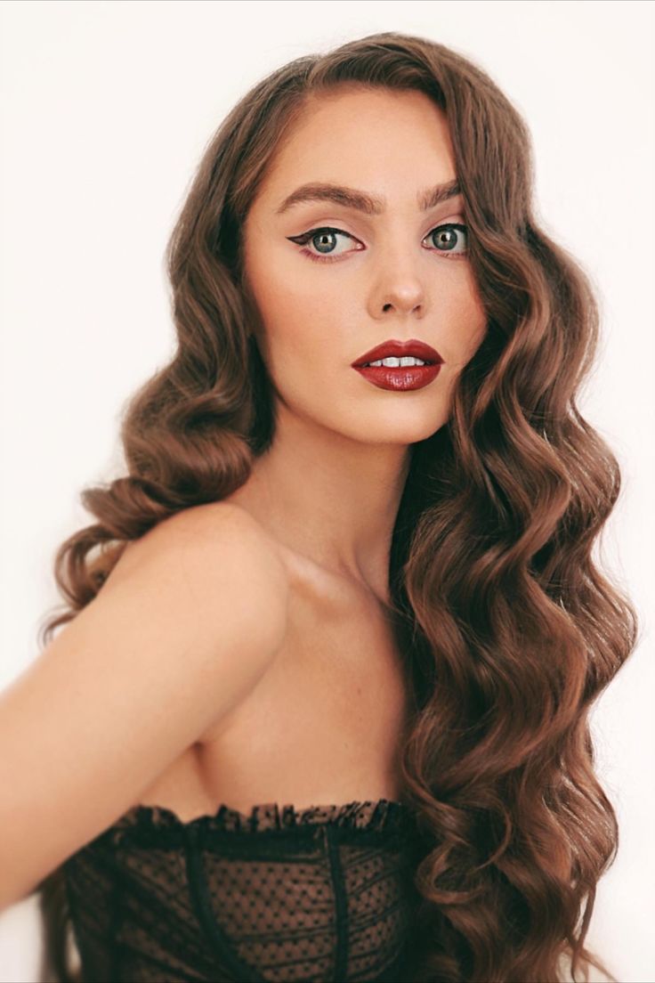 Old Hollywood Hair, Hollywood Curls, Vintage Curls, Hollywood Hair, Hollywood Waves, Glam Hair, Penteado Cabelo Curto, Hollywood Glam, Bridal Hair And Makeup