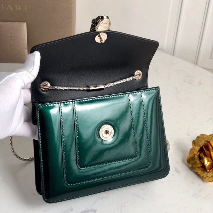 Size: 20cm*14.5cm*5cm It comes with Dust box, Care manual, Tag, and Paper bag. High-end Rectangular Shoulder Bag, High-end Pouch Bag For Gift, Gift Box Bag With Original Box In Pouch Shape, High-end Top Handle Bag As Gift, High-end Green Box Bag With Top Carry Handle, Designer Box Bag With Top Carry Handle For Gift, Designer Square Clutch With Top Carry Handle, Designer Bag With Removable Pouch For Gift, Designer Top Handle Satchel As Gift