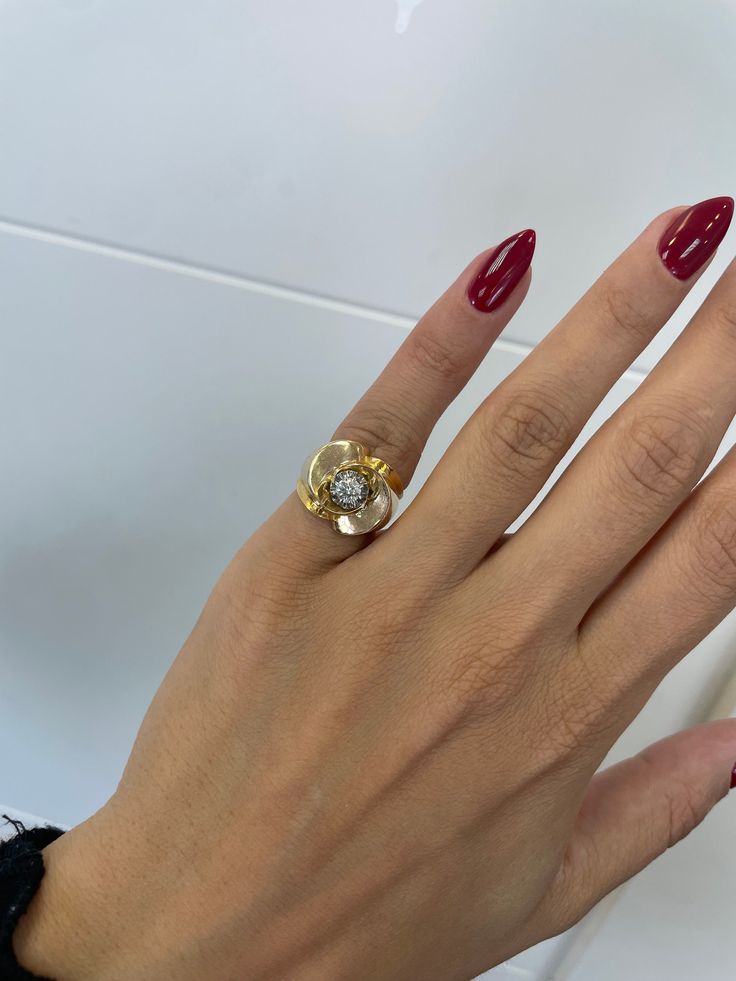 Gold Spairel Tank Ring - 0.28CT Diamond, 18k Yellow Gold Ring, twister Ring, tourbillon Ring, Chunky Gold Ring, Estate Jewelry, Vintage ring "Jewelry Material: Yellow Gold 18k + Platinum (the gold has been tested by a professional) Total Carat Weight:  0.28 ct (Approx.) Total Metal Weight:  9.24g Size:4 US \ 14.86mm                                                                                              Grading Results: Stone Type:Diamond  Shape: Round Carat:0.28 ct (Approx.), Stones quantit Tank Ring, Vintage Jewellery Rings, 18k Yellow Gold Ring, Jewelry Manufacturers, Luxury Boxes, Hand Jewelry, Yellow Gold Ring, Vintage Ring, Diamond Shape